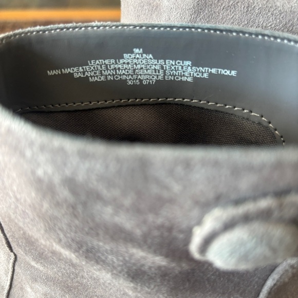 Bandolino Elegant Suede Ankle Boots Size 9 In Grey Square Toe - Picture 10 of 10